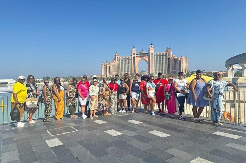 Photo stop with view of Atlantis The Palm