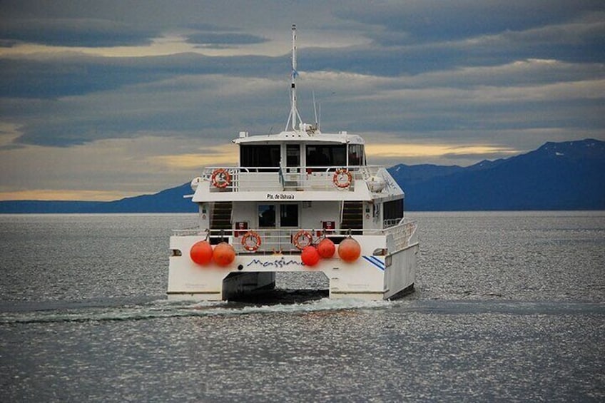 Wolves Birds Navigation and Les Eclaireurs Lighthouse in Ushuaia