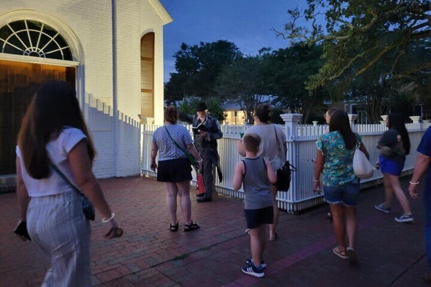Pensacola History and Haunts Candlelit Ghost Walking Tour & Hunt