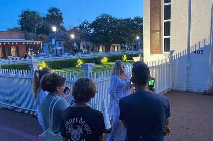 Pensacola History and Haunts Candlelit Ghost Walking Tour & Hunt