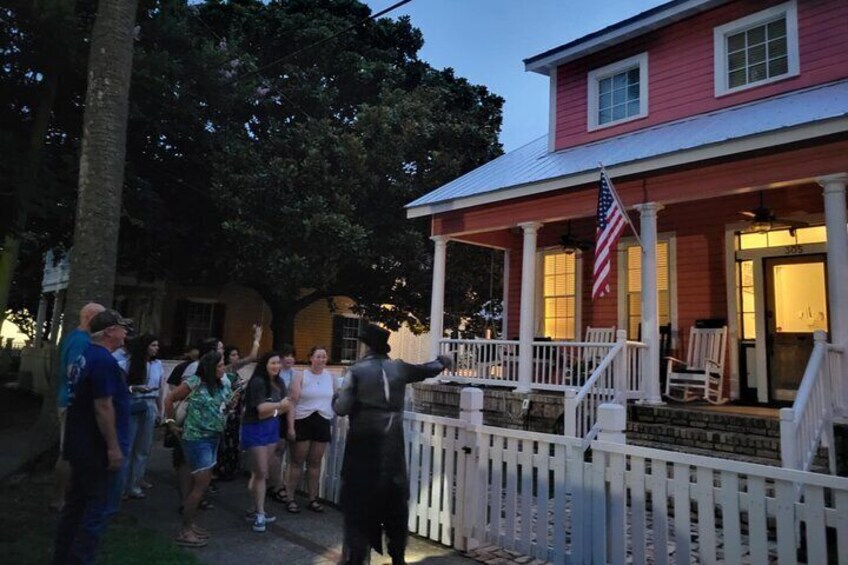 Pensacola History and Haunts Candlelit Ghost Walking Tour & Hunt