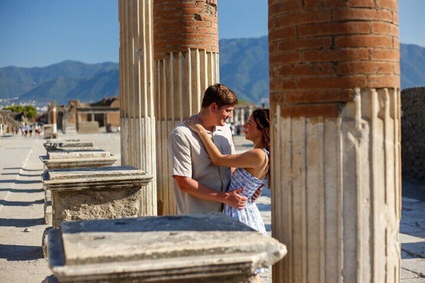 Get your photos timeless, alone or as a couple, inside the excavations of Pompeii, the second most visited archaeological site in the world