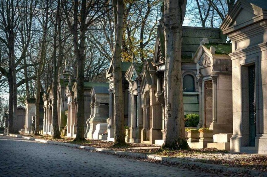 Self-Guided Tour of Celebrity Graves at Père-Lachaise Cemetery