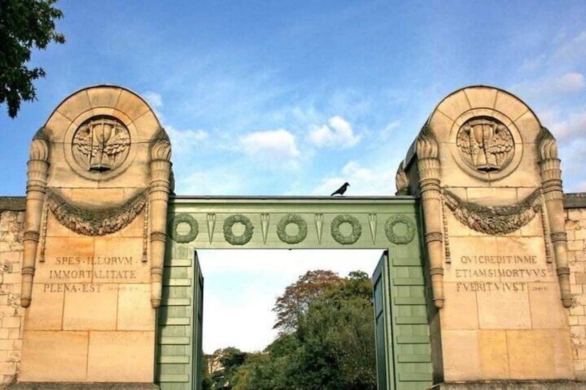 Self-Guided Tour of Celebrity Graves at Père-Lachaise Cemetery