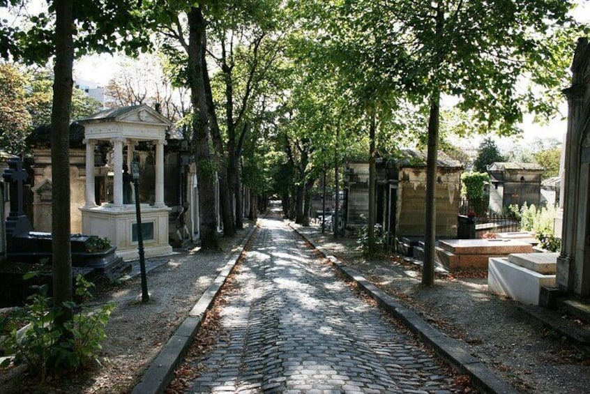 Self-Guided Tour of Celebrity Graves at Père-Lachaise Cemetery