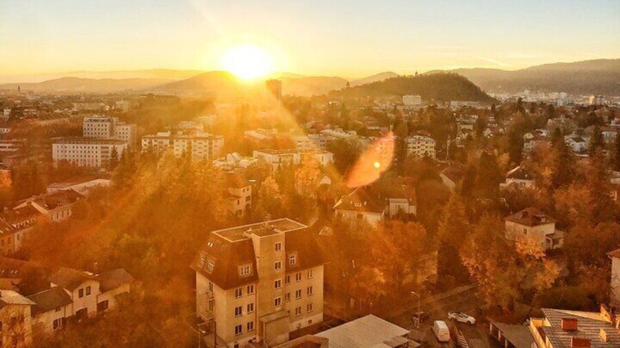 Graz Funicular Ride and Schlossberg Picnic Experience