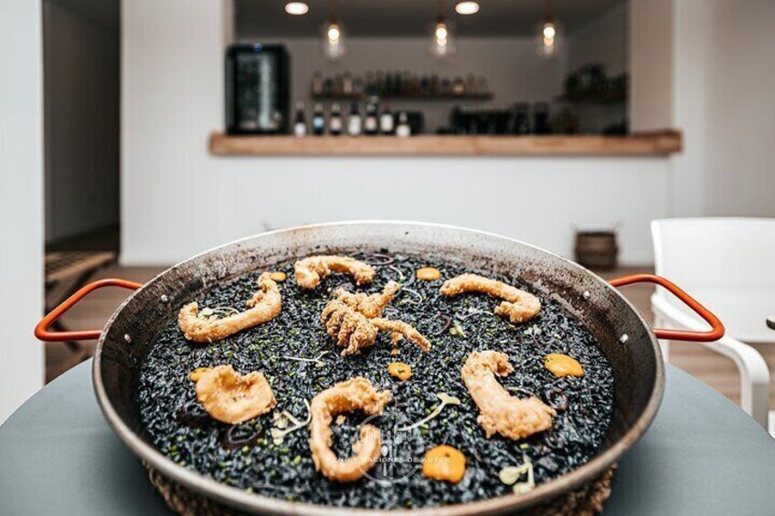 Private workshop of Mallorcan paella with sangria