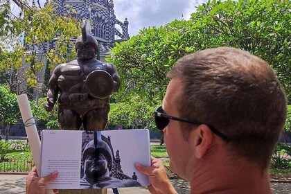 Walking Tour in the Centre of Medellin with Artistic Guide Book