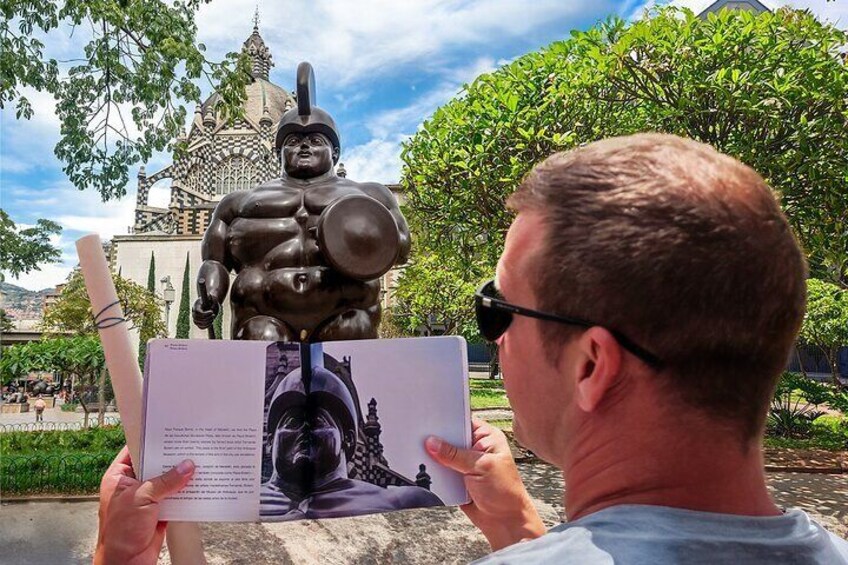 Guided Walking Tour in the Center of Medellin with Artistic Book