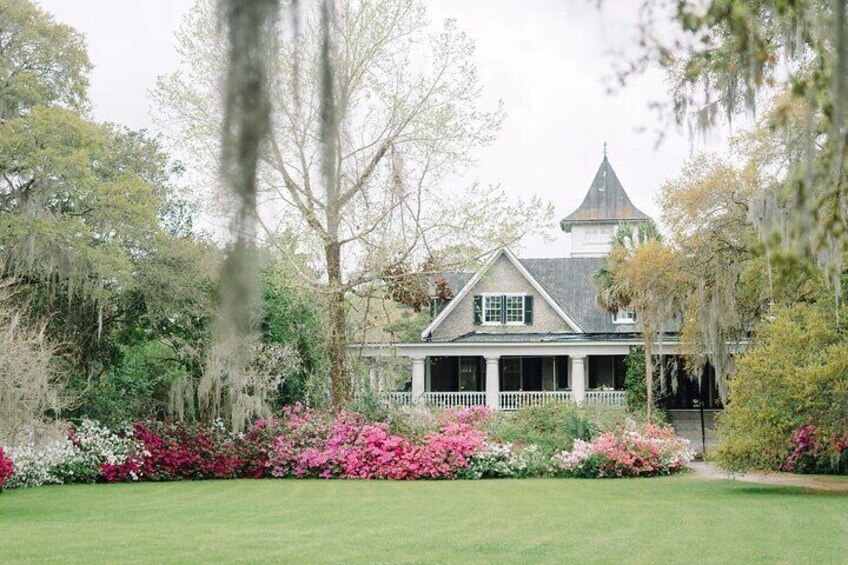 Magnolia Plantation Tour with Luxury Transportation and Admission