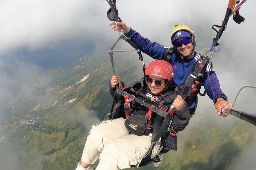 Paragliding to mountains of Medellin 