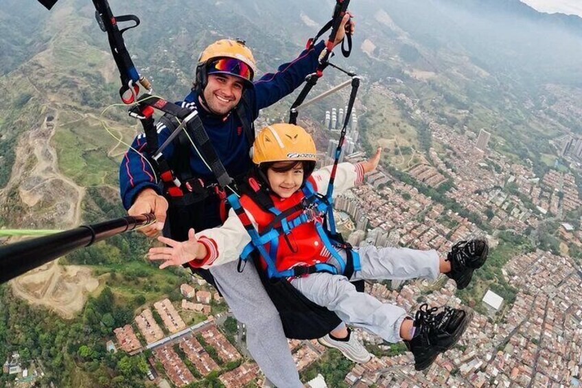 Paragliding to mountains of Medellin 