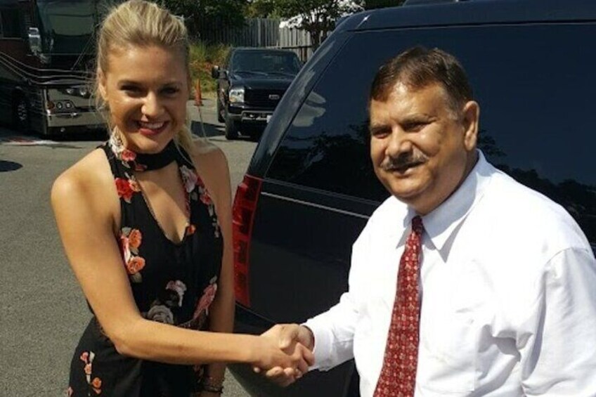 American Singer Kelsea Ballerini was a former client—experience the luxurious limo service that stars rely on!