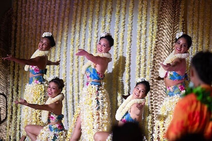 Nā Lei Aloha Lū'au at Hyatt Regency Waikīkī