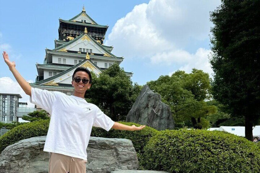 Osaka Castle Walking with Tour Guide