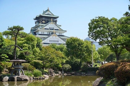 Osaka Castle Walking Tour