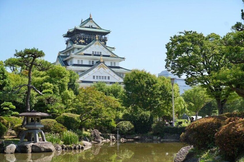 Osaka Castle Walking with Tour Guide