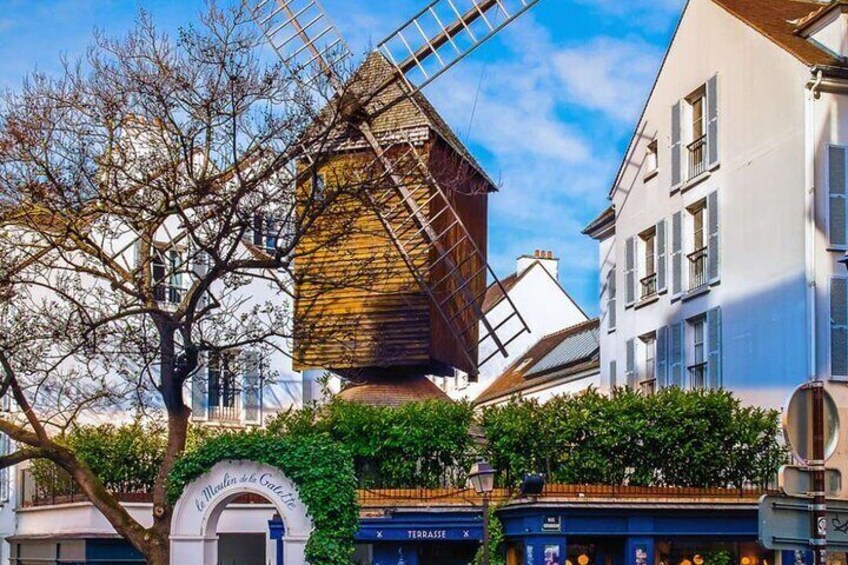 Montmartre and Historical Monuments Walking Tour in Paris