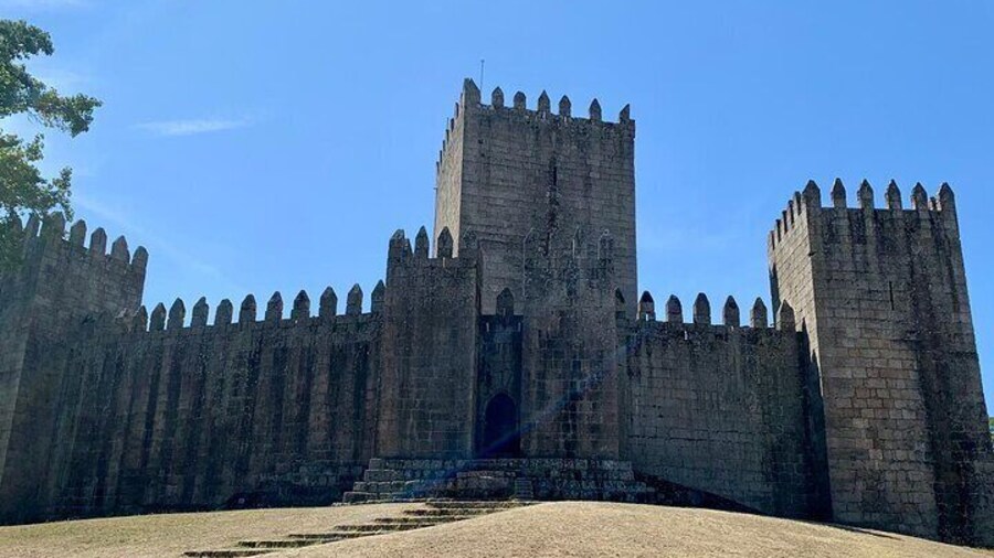 Braga/Guimarães: 1 Day with Lunch + farm and wine tasting