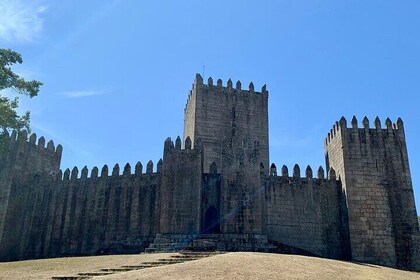 Braga/Guimarães: 1 Day with Lunch + farm and wine tasting