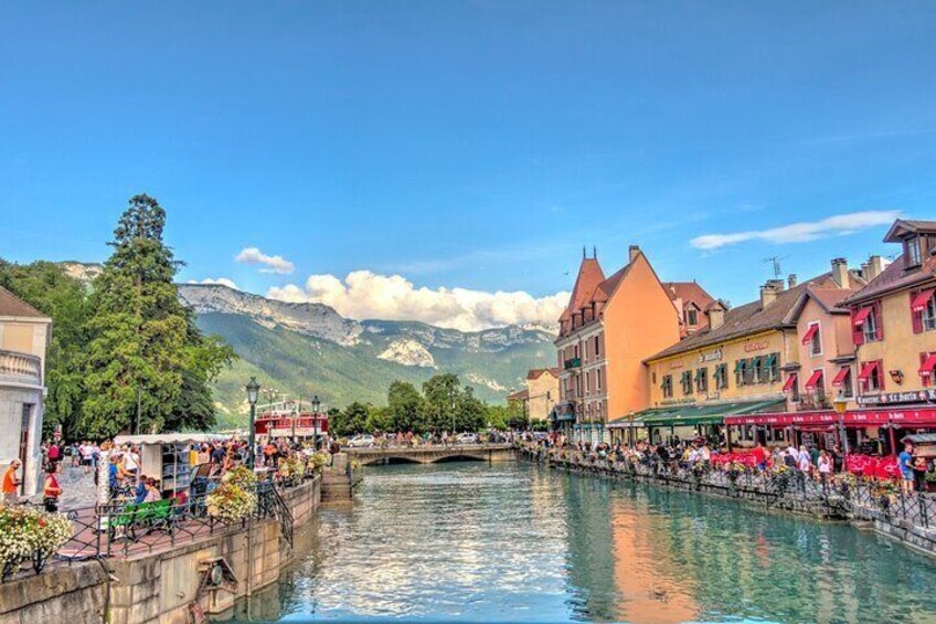 Annecy Scavenger Hunt and Highlights Self-Guided Tour