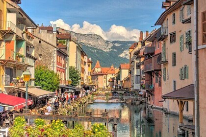 Annecy Scavenger Hunt and Highlights Self-Guided Tour