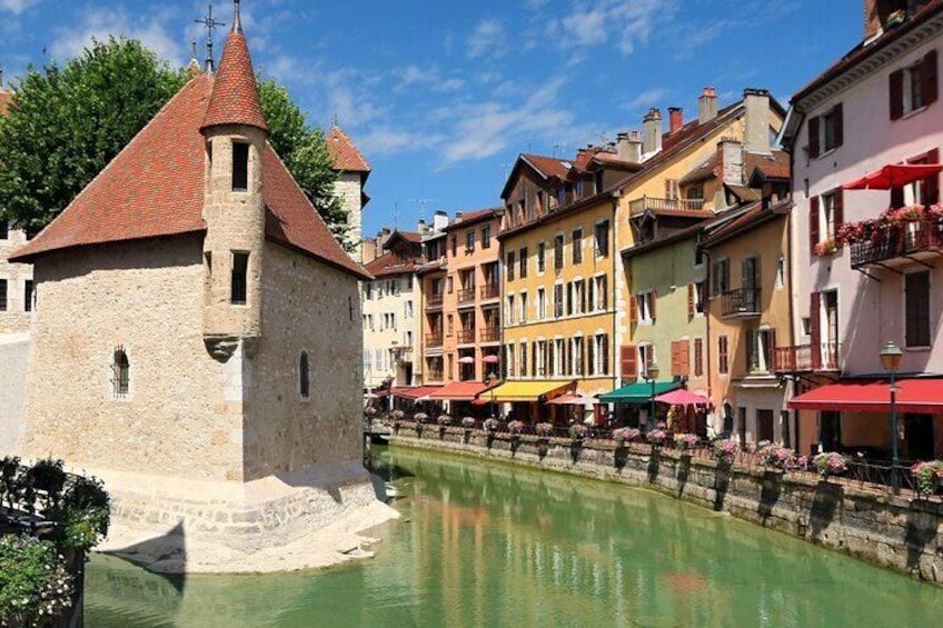 Annecy Scavenger Hunt and Highlights Self-Guided Tour