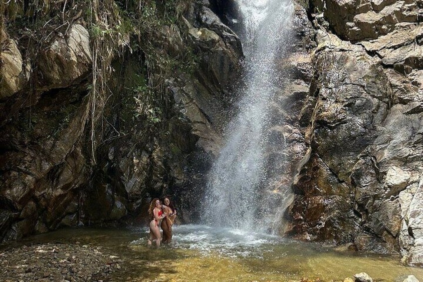 SECRET WATERFALL HIKE TOUR - ULTRA TOURS MEDELIN