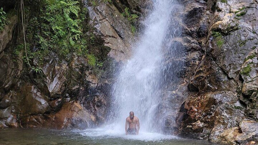 SECRET WATERFALL HIKE TOUR - ULTRA TOURS MEDELIN