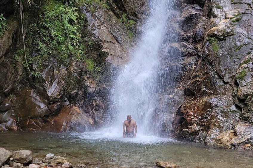 SECRET WATERFALL HIKE TOUR - ULTRA TOURS MEDELIN