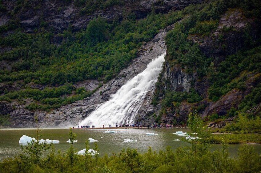 Nugget Falls is about a 40 minute roundtrip hike to Nugget Falls from the Visitor's Center. 