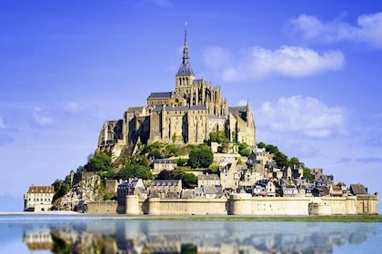 Mont St Michel Majestic Day in a Small Group from Paris