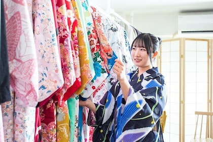 Tokyo, Shibuya: Kimono Rental / English-friendly