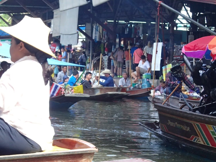 Close view of the Damnern Saduak Floating Market