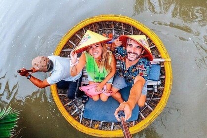 Hoi An Basket Boat, Crab Fishing, Market and Cooking Eco Tour