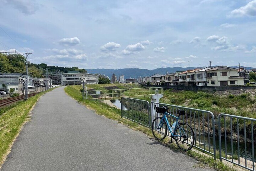 Enjoy smooth cycling along the Yamashina River