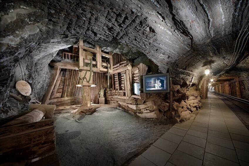 UNESCO Underground Boat Expedition and Salt Mine Tour from Krakow