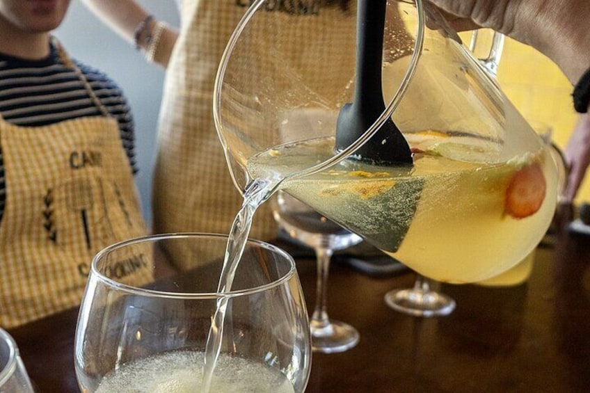 We'll start by making a traditional Sangria using Douro Branco wine