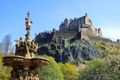 Historic Edinburgh: Exclusive Private Tour with a Local Expert