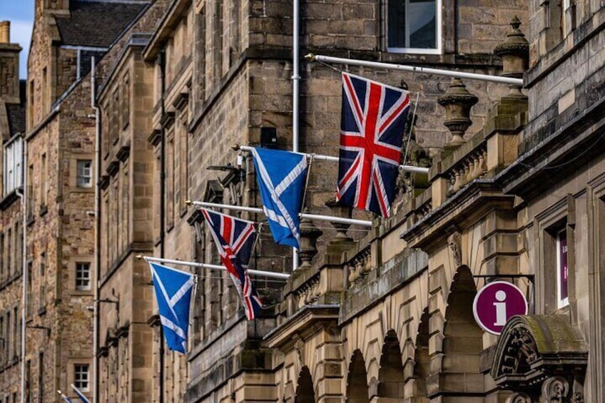 Historic Edinburg Private Walking Tour with a Local Expert