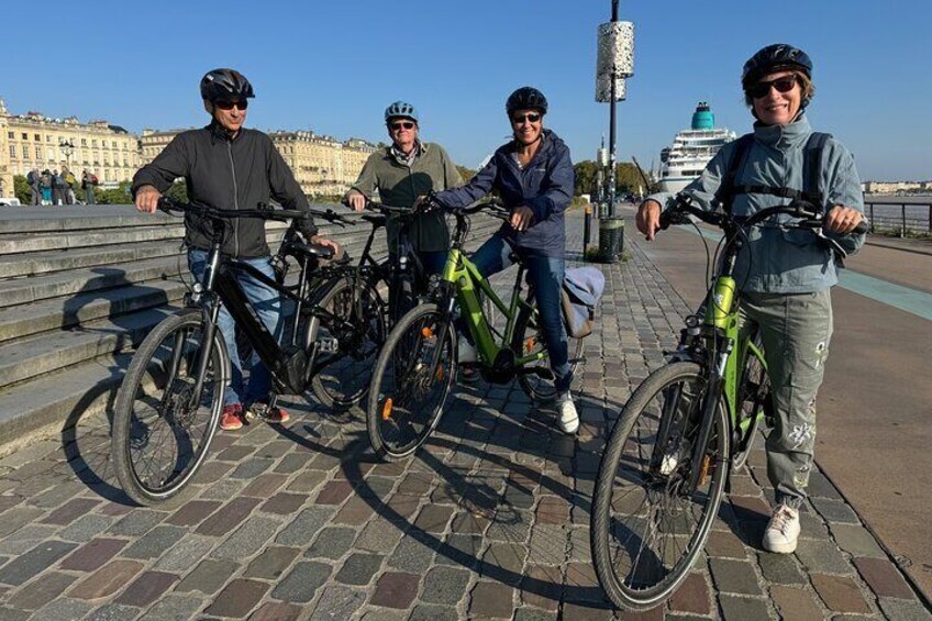 3-Hour E-Bike Immersive Tour of Bordeaux