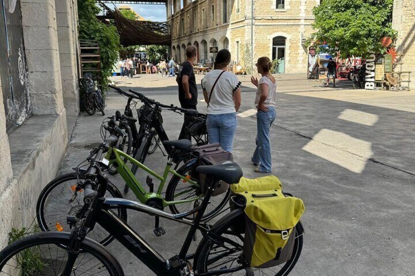 3-Hour E-Bike Immersive Tour of Bordeaux