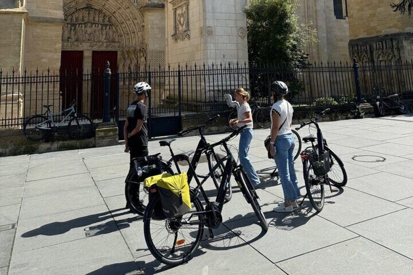 3-Hour E-Bike Immersive Tour of Bordeaux