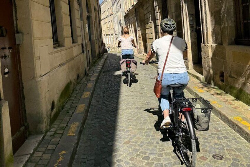 3-Hour E-Bike Immersive Tour of Bordeaux