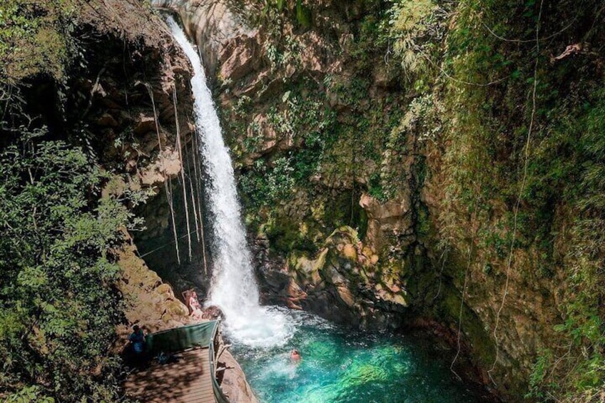 Private Tour to Oropendola Waterfall and Hot Springs with Lunch