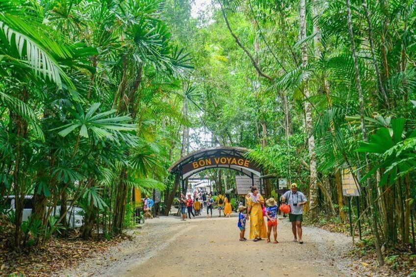 Emerald Pool, Hot Springs and Tiger Cave Temple Private Day Trip