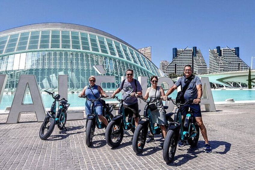  Valencia: Discover City Highlights on a Premium Electric Bike