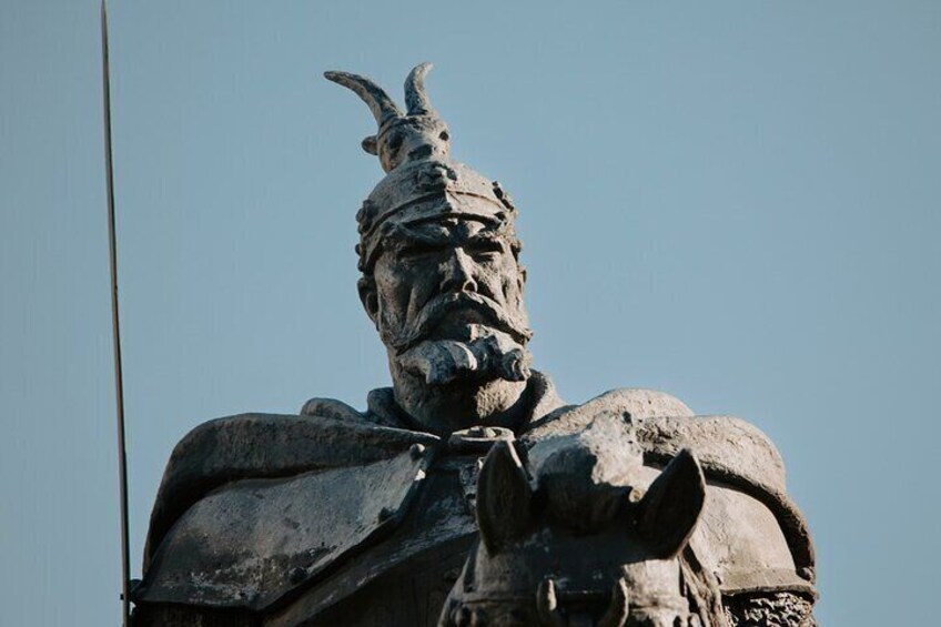 Skanderbeg Statue