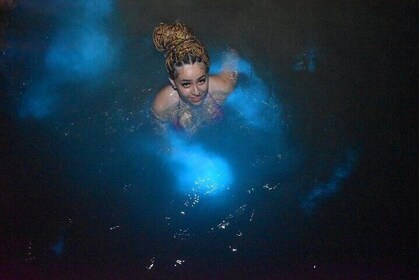 Recorrido privado por el Blue Hole y la Laguna Luminosa del río Dunn