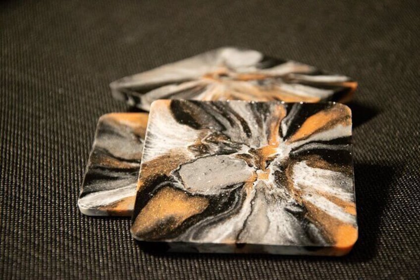 Make your own set of 4 coasters with resin